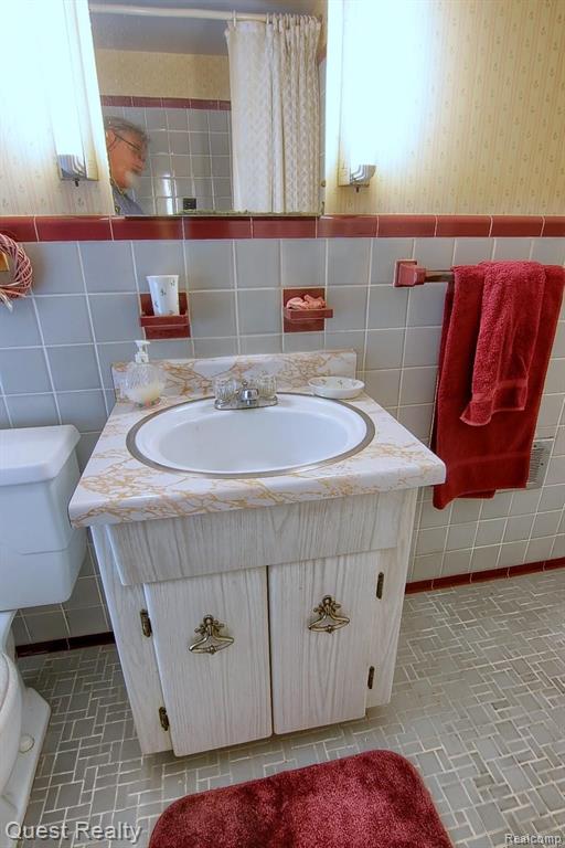 2132 Hampton Road Grosse Pointe Woods, MI 48236 - Photo 18 of 29