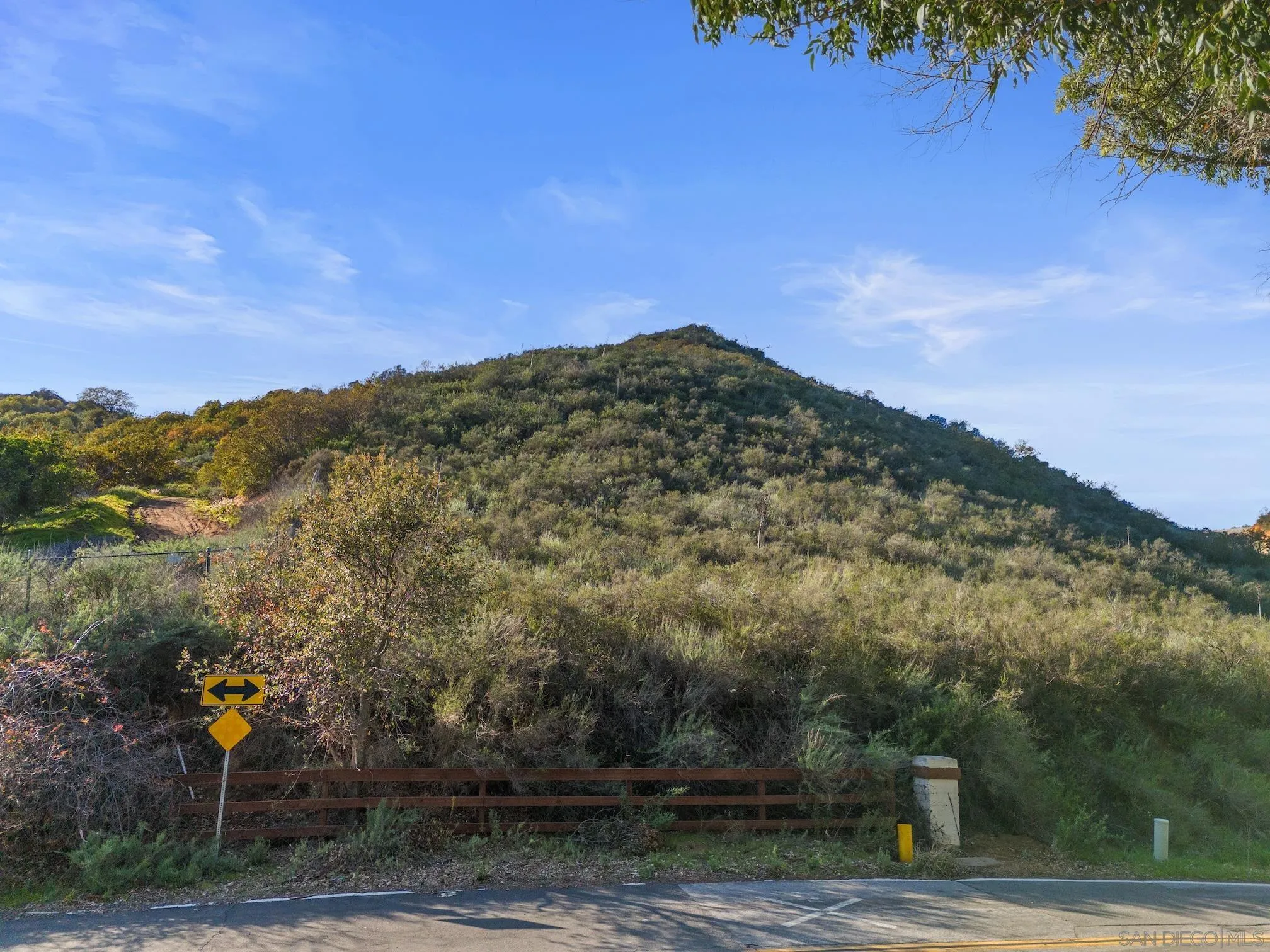 555 Calle Jardin, Unit 1 Temecula, CA 92590 - Photo 13 of 22 a view of a city with mountain