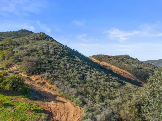 $600,000 | 555 Calle Jardin, Unit 1, Temecula, CA 92590