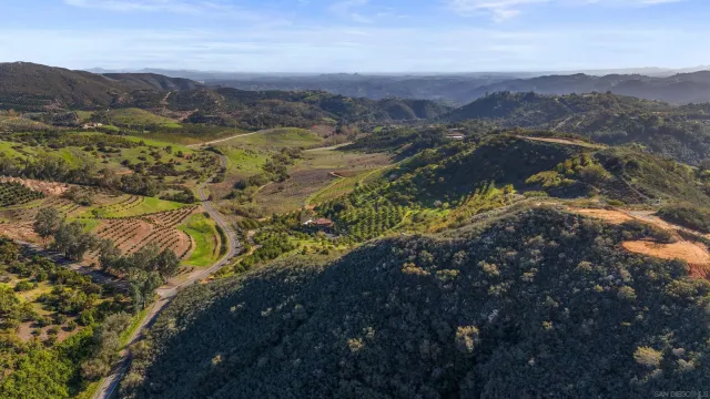 $600,000 | 555 Calle Jardin, Unit 1, Temecula, CA 92590