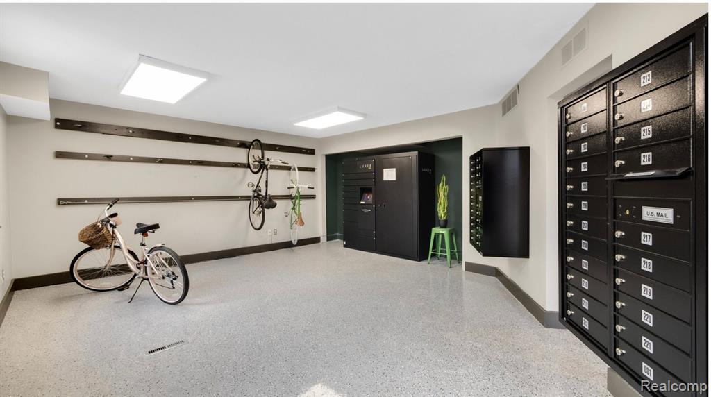 1050 North Adams Road, Unit 111 Birmingham, MI 48009 - Photo 11 of 12