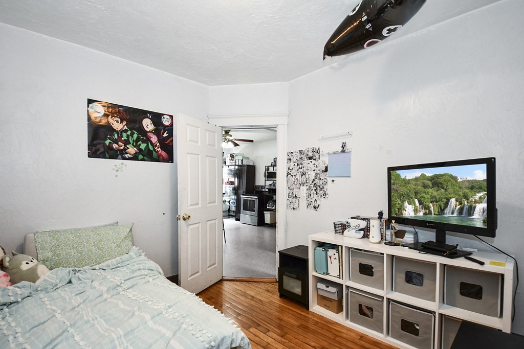 97 Arthur Street Worcester, MA 01604 - Photo 20 of 42 a living room with furniture and a flat screen tv