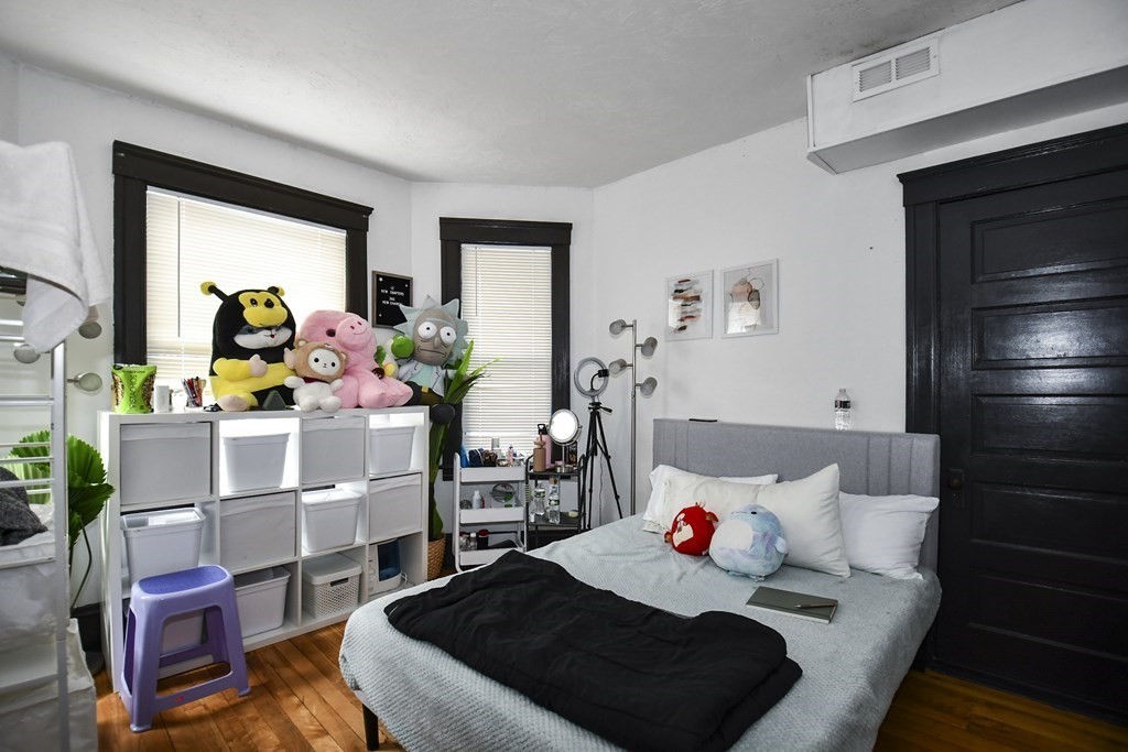 97 Arthur Street Worcester, MA 01604 - Photo 27 of 42 a living room with furniture