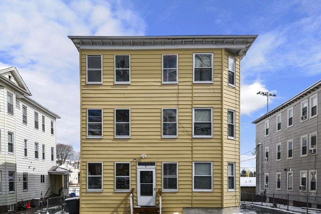 97 Arthur Street Worcester, MA 01604 - Photo 37 of 42 a front view of a house with building
