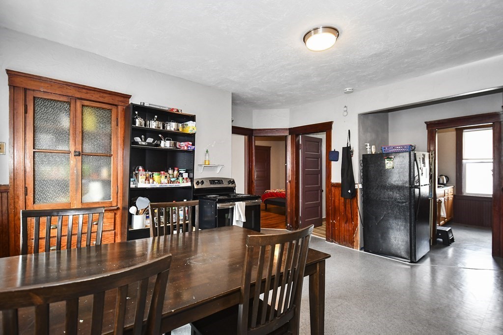 97 Arthur Street Worcester, MA 01604 - Photo 5 of 42 a dining room with furniture and window