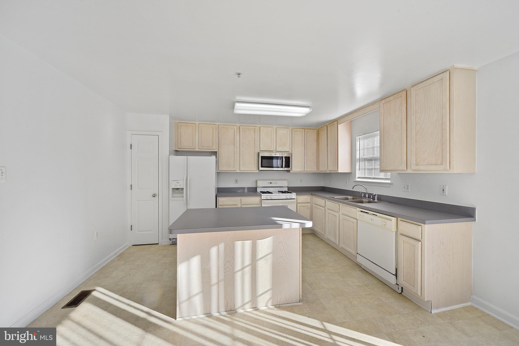 4606 Ashforth Way Owings Mills, MD 21117 - Photo 12 of 36 EAT IN KITCHEN