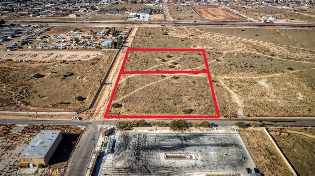 0 C Hesperia, CA 92345 - Photo 4 of 10 a view of entryway with outdoor area