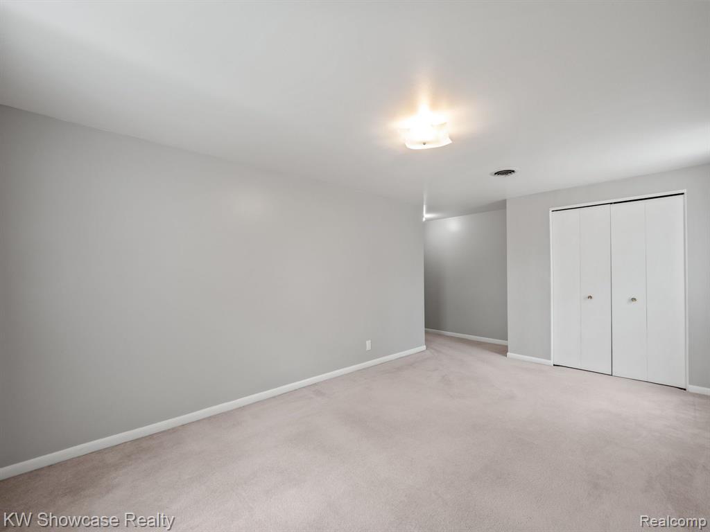 30728 West 14 Mile Road West Bloomfield, MI 48322 - Photo 19 of 30