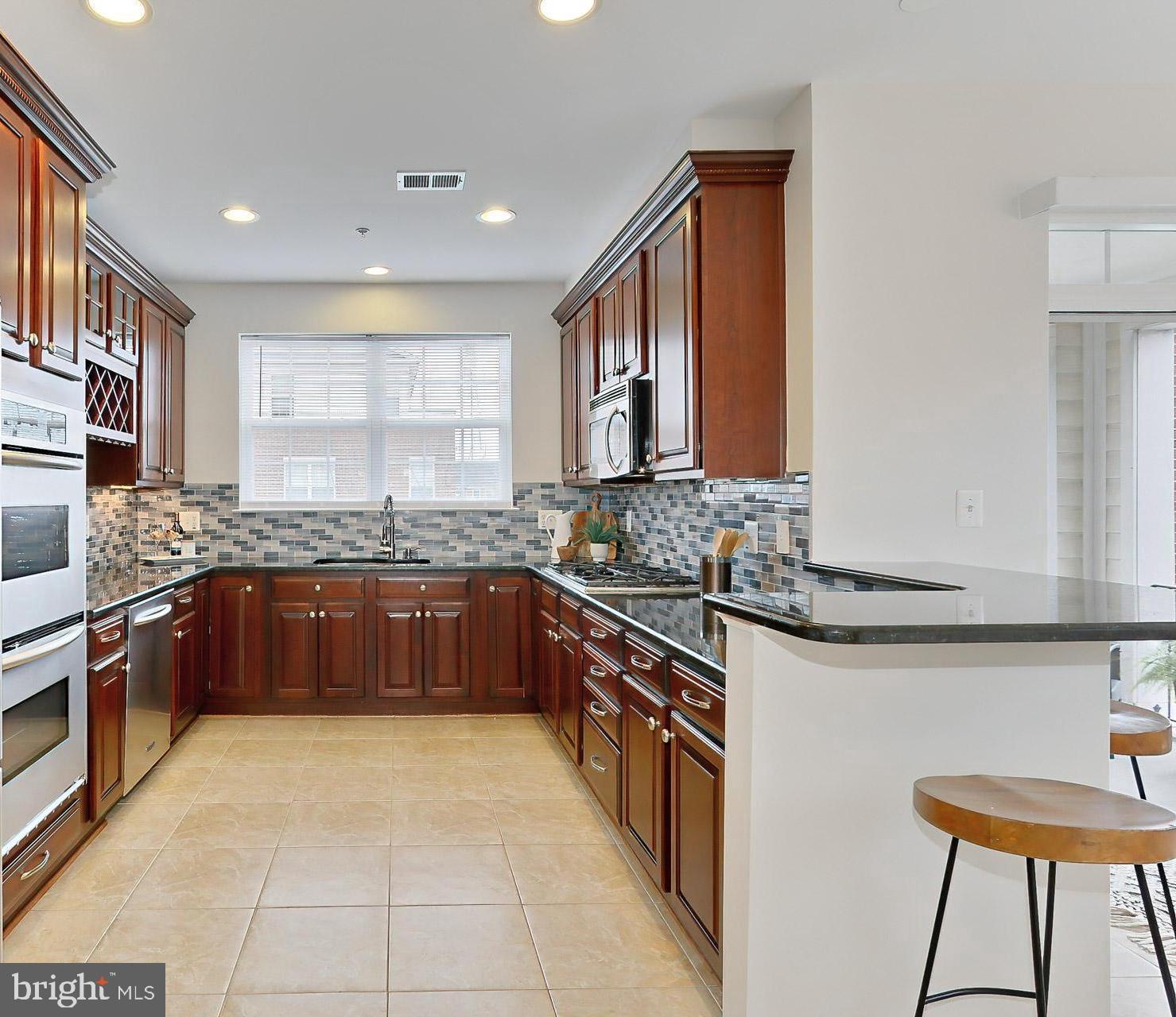 12432 Liberty Bridge Road Fairfax, VA 22033 - Photo 7 of 43 SS Dble Wall Ovens, Gas Cooktop, Refrigerator