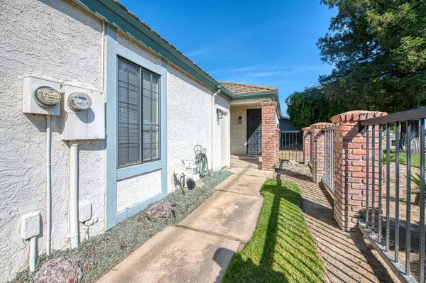 $315,000 | 595 Quill Lane, Clovis, CA 93612