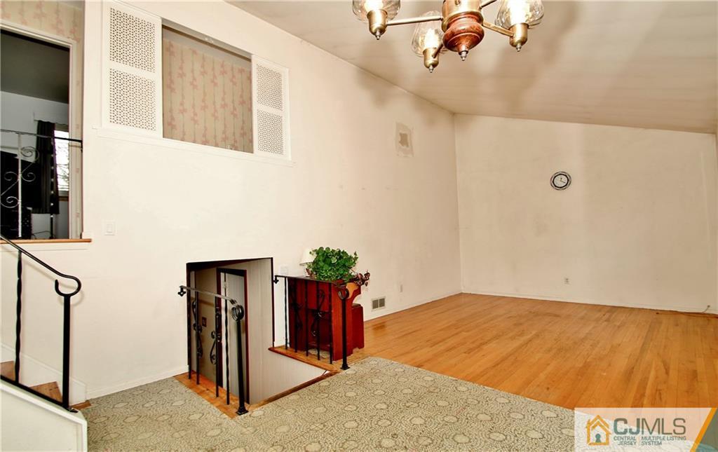 35 Rieder Road Spotswood, NJ 08884 - Photo 7 of 25 a view of an entryway