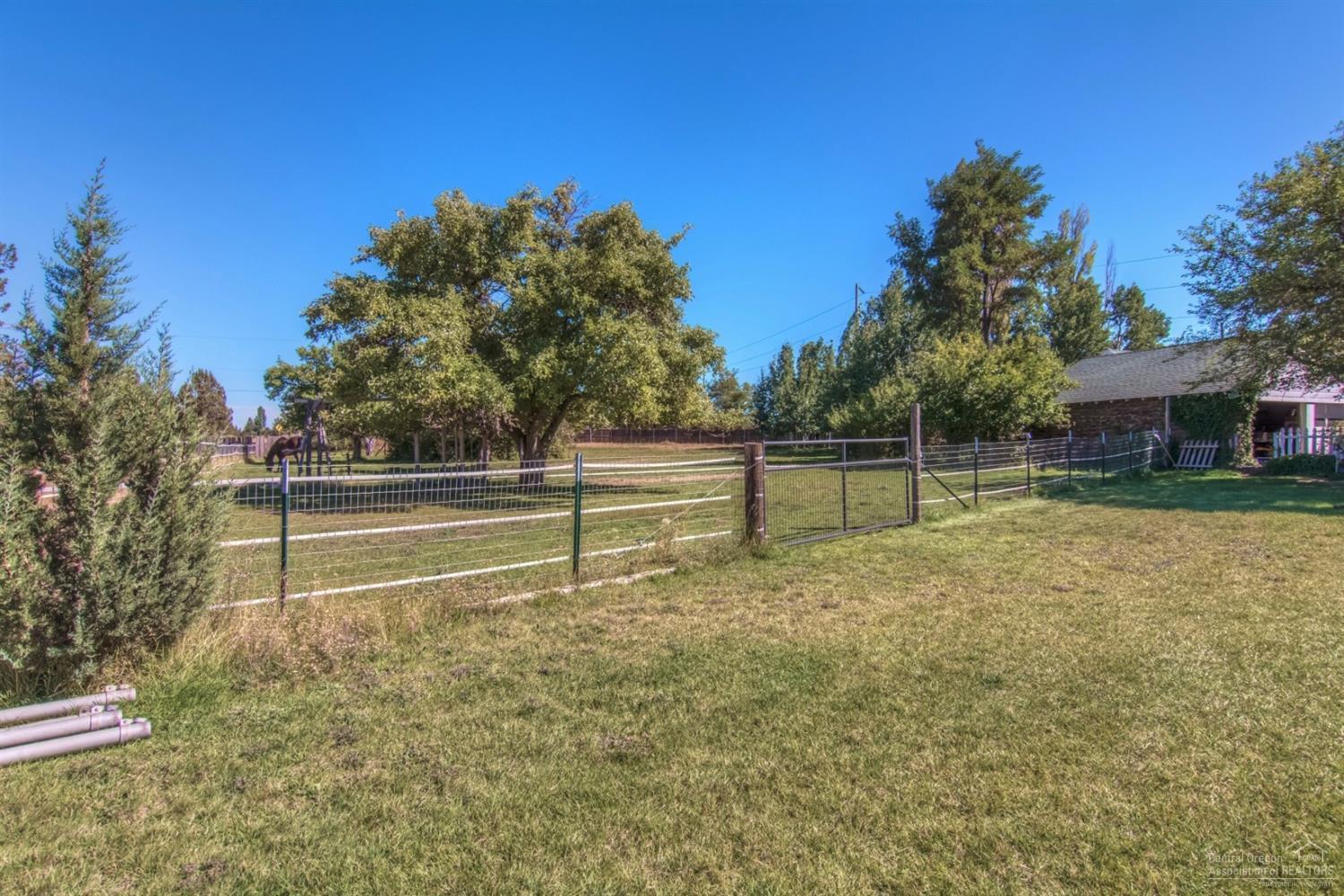 20990 Yeoman Road Bend, OR 97701 - Photo 4 of 18 Gallery Image 4