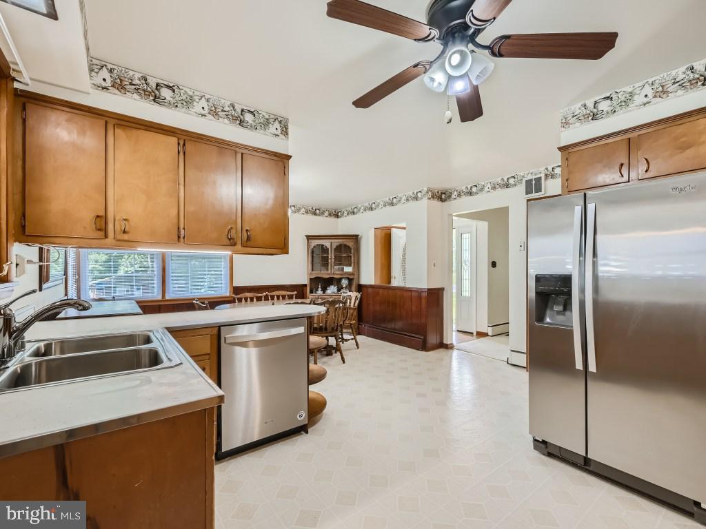 607 Plumtree Road Bel Air, MD 21015 - Photo 12 of 41 Spacious Kitchen