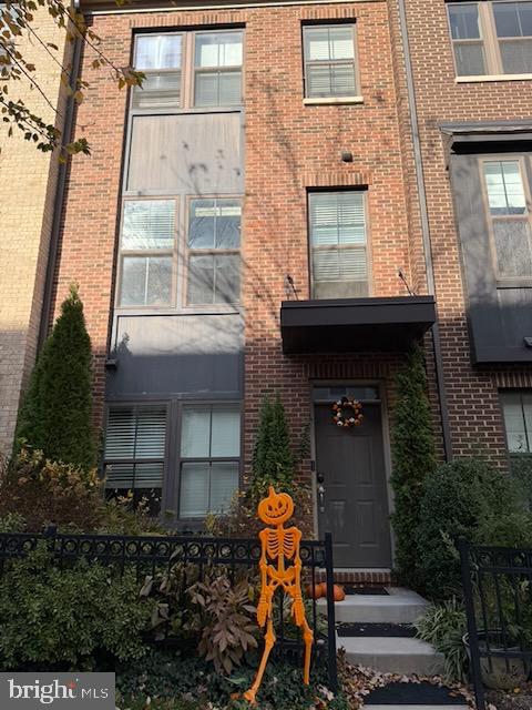 4638 Woodberry Street Riverdale, MD 20737 - Photo 3 of 78 Charming townhouse with festive Halloween flair.