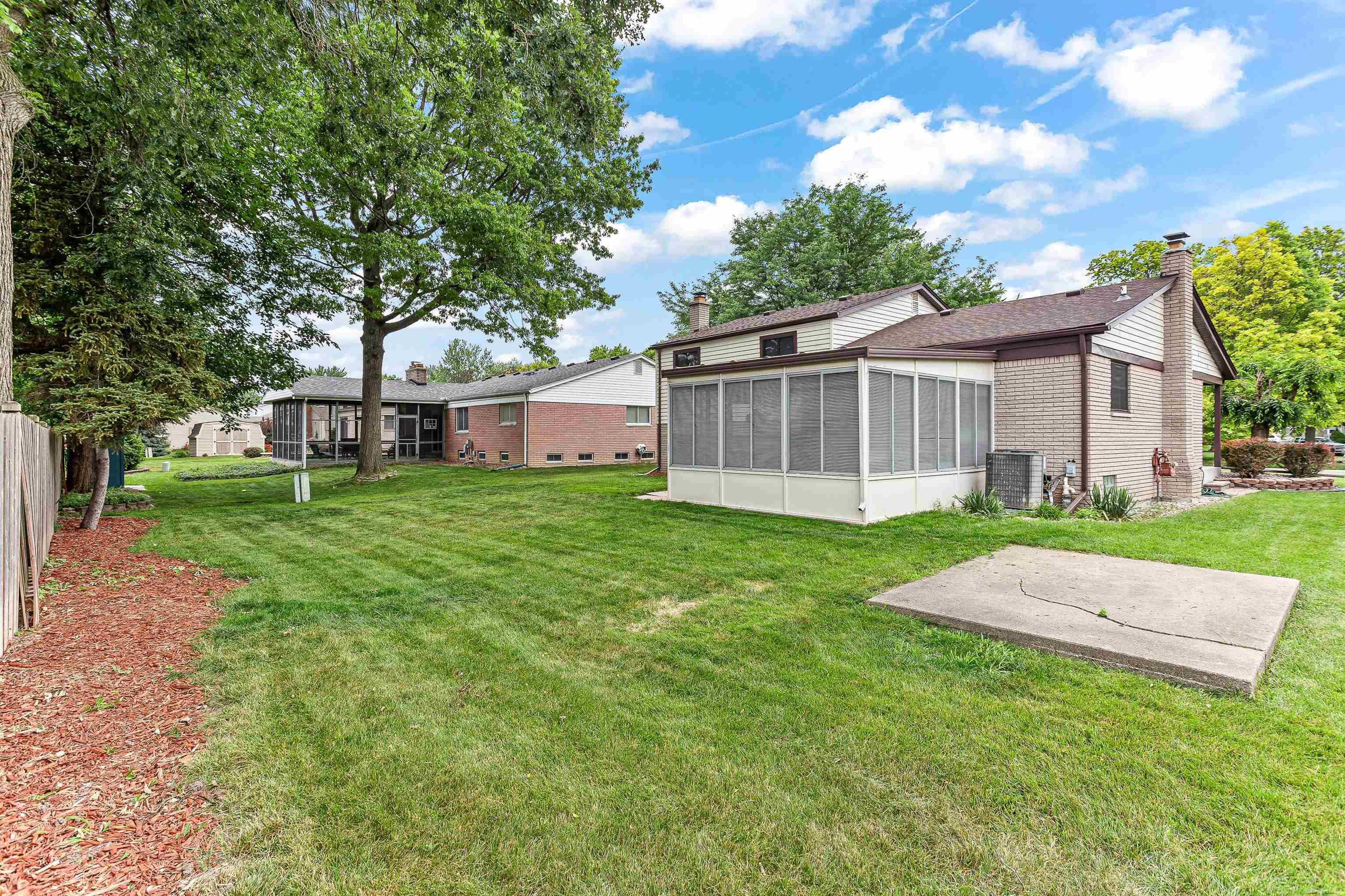 21952 Hall Road Trenton, MI 48183 - Photo 8 of 53 50148012-ebaad9ec-fc61-44a0-9d88-e77a83baf0e6.JPG