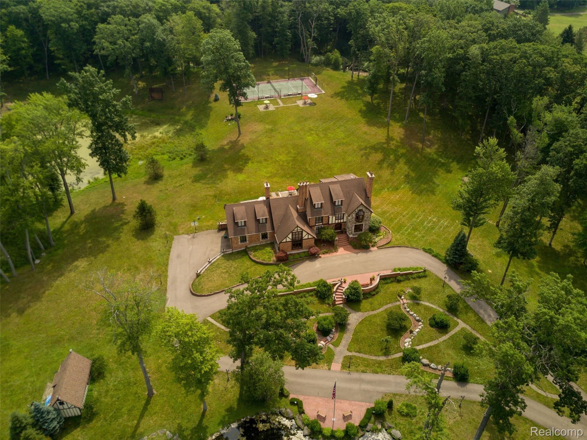 10200 Bridge Lake Road Clarkston, MI 48348 - Photo 84 of 99 Bridge Lake Exterior 13.jpg