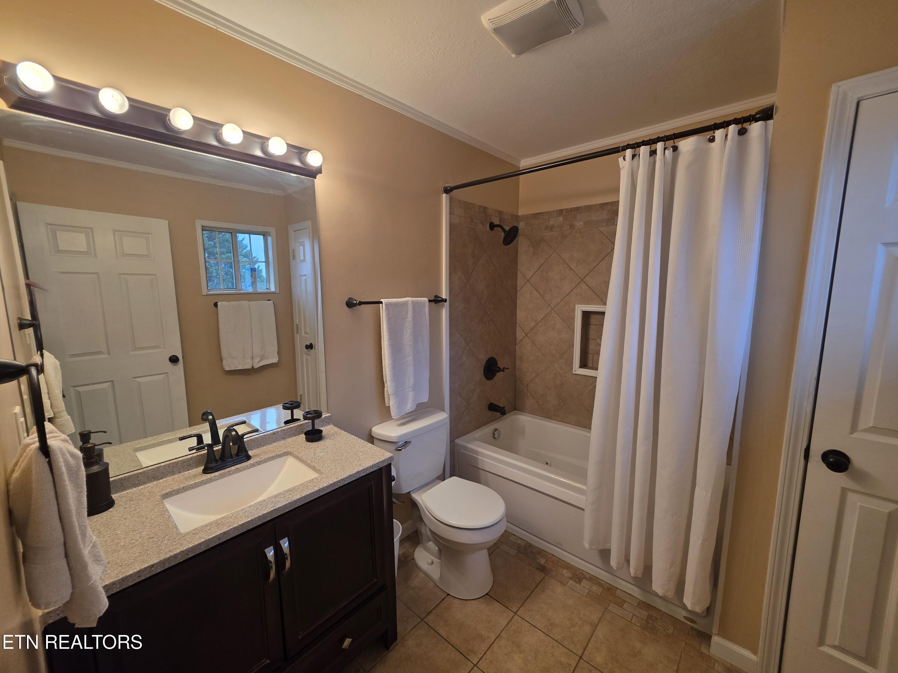1750 Meadow Ridge Circle Sevierville, TN 37862 - Photo 11 of 25 Master bath