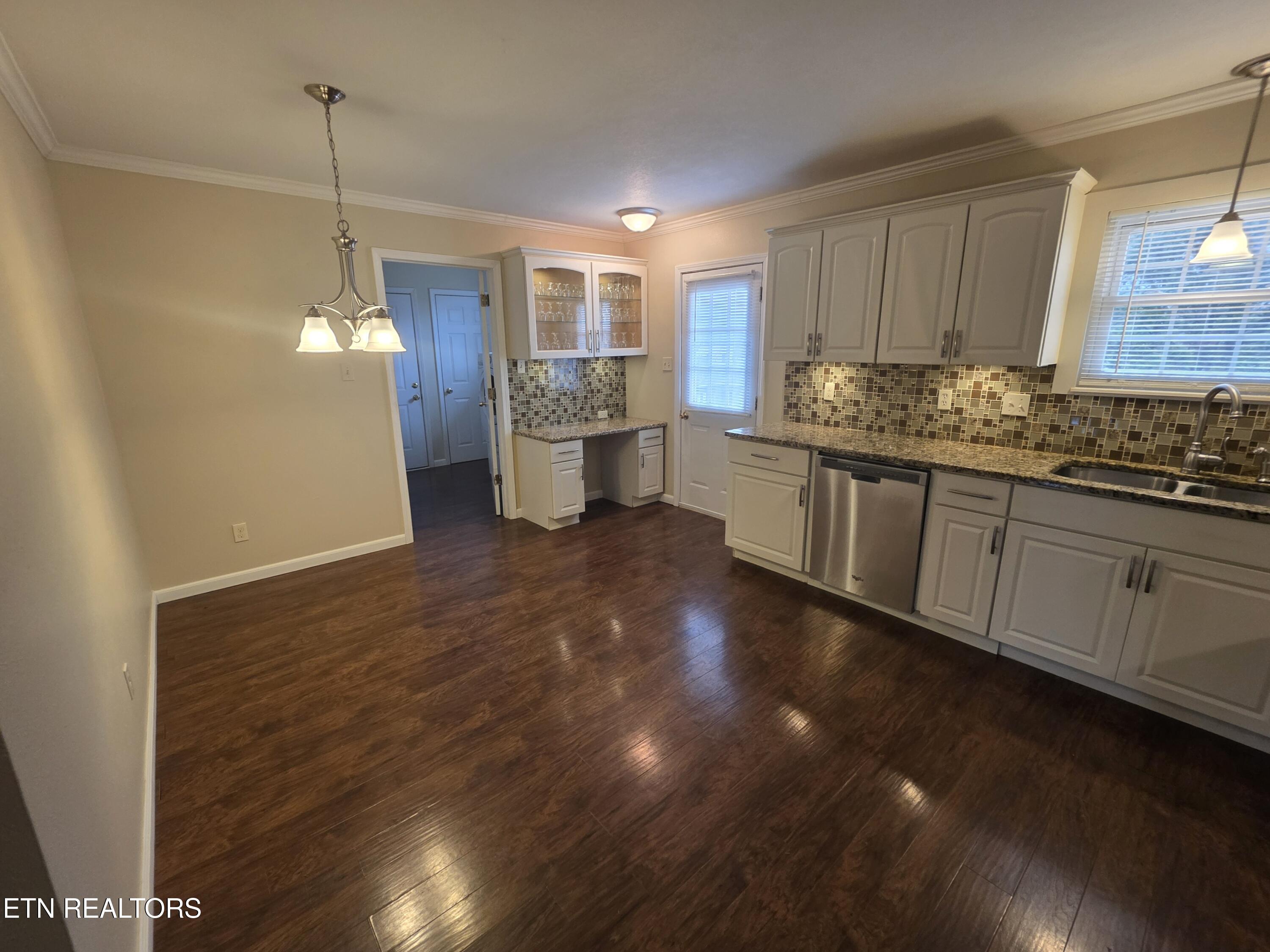 1750 Meadow Ridge Circle Sevierville, TN 37862 - Photo 5 of 25 Kitchen/dining