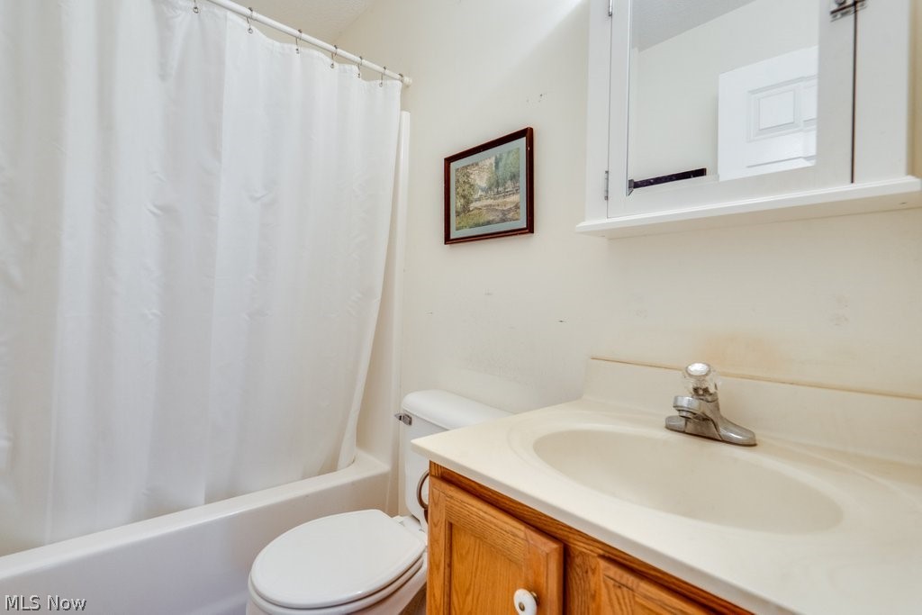 136 Taylor Road Barberton, OH 44203 - Photo 30 of 45 Bathroom with vanity and shower / tub combo