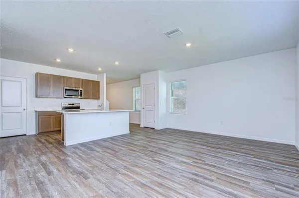 $2,700 | 32463 Weathered Oak Drive, Wesley Chapel, FL 33543