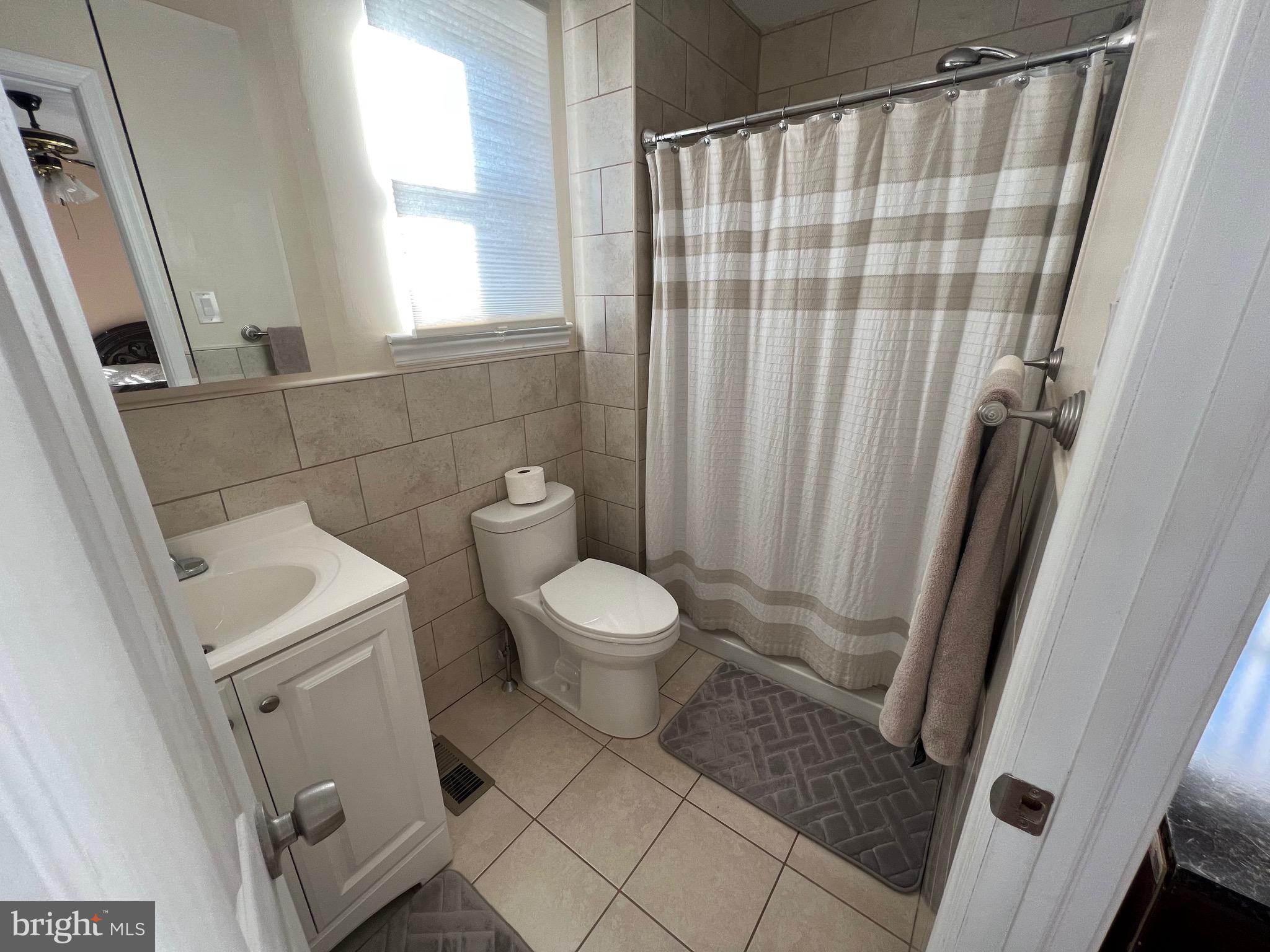 10921 Lockart Road Philadelphia, PA 19116 - Photo 15 of 26 Gallery Image 15
