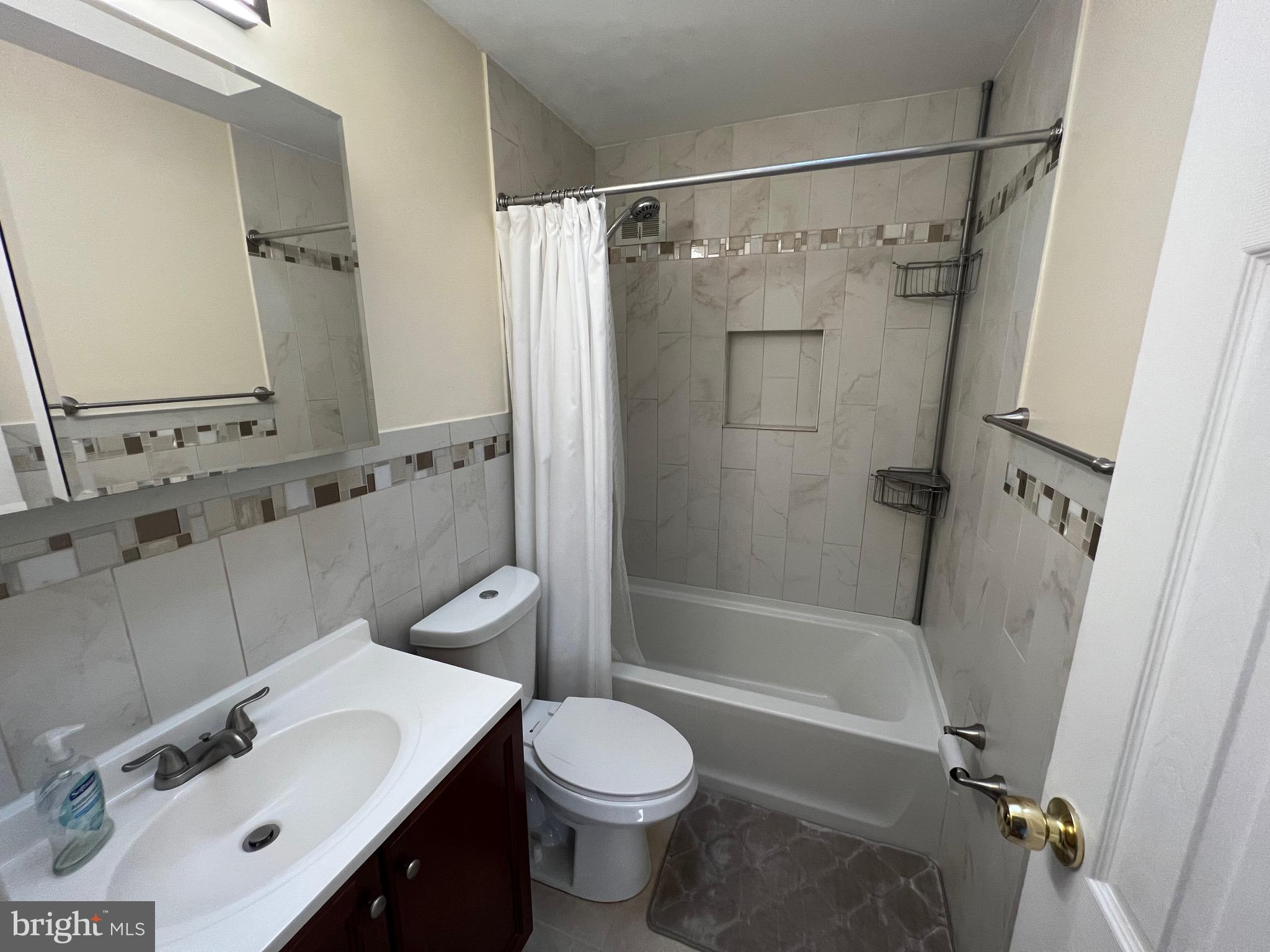 10921 Lockart Road Philadelphia, PA 19116 - Photo 18 of 26 Gallery Image 18