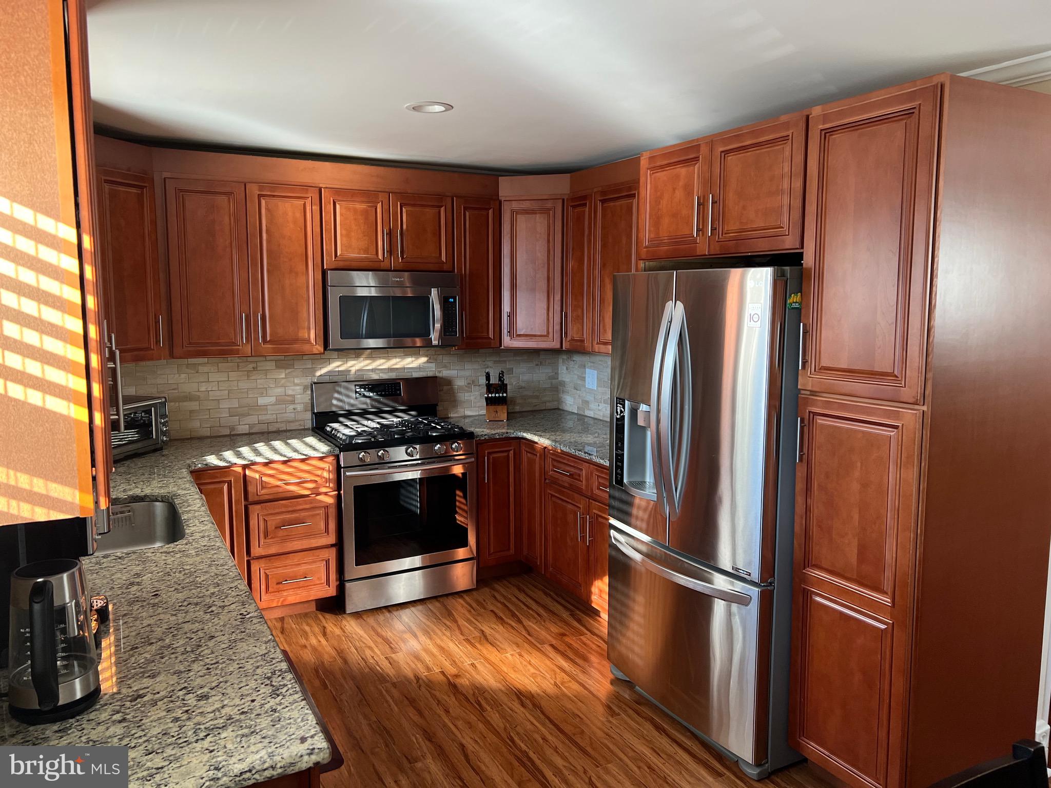 10921 Lockart Road Philadelphia, PA 19116 - Photo 2 of 26 Gallery Image 2