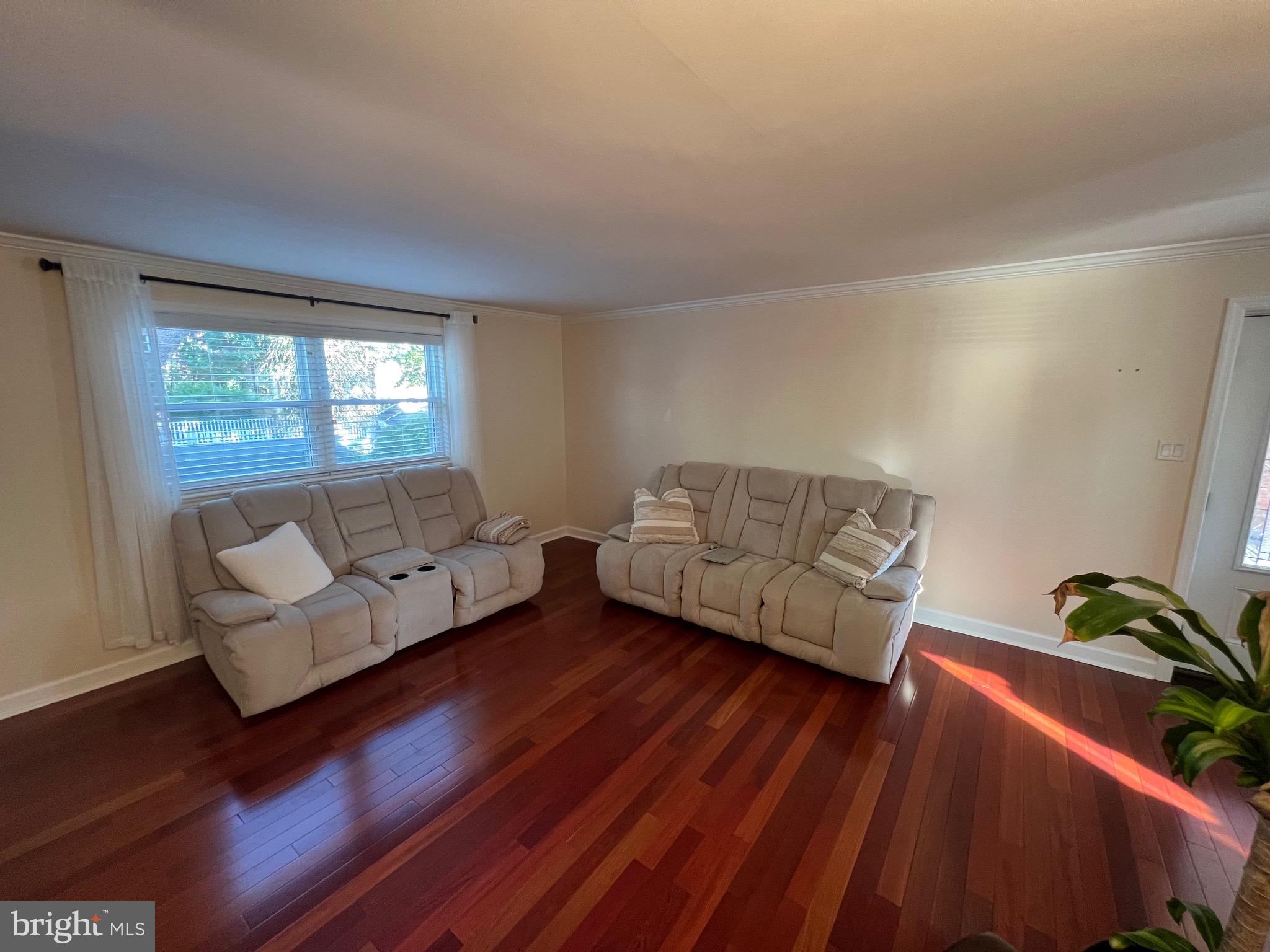 10921 Lockart Road Philadelphia, PA 19116 - Photo 8 of 26 Gallery Image 8