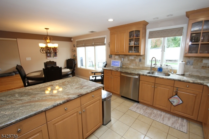 7 Stuart Street Waldwick, NJ 07463 - Photo 11 of 49
