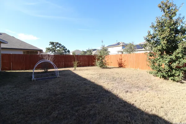 a sink in the middle of a yard