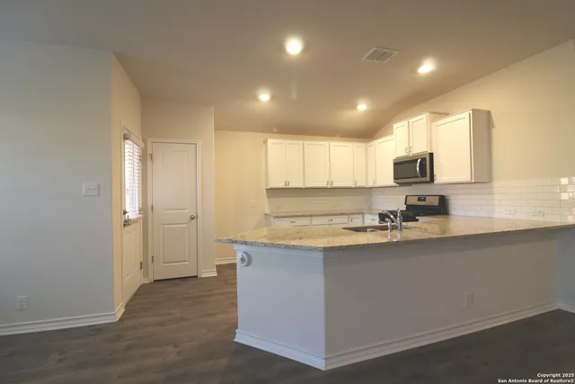 $1,700 | 14207 Minette Loop, San Antonio, TX 78253