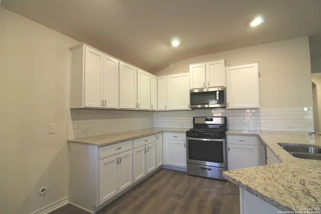 $1,700 | 14207 Minette Loop, San Antonio, TX 78253