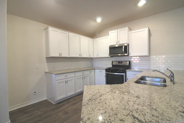 $1,700 | 14207 Minette Loop, San Antonio, TX 78253