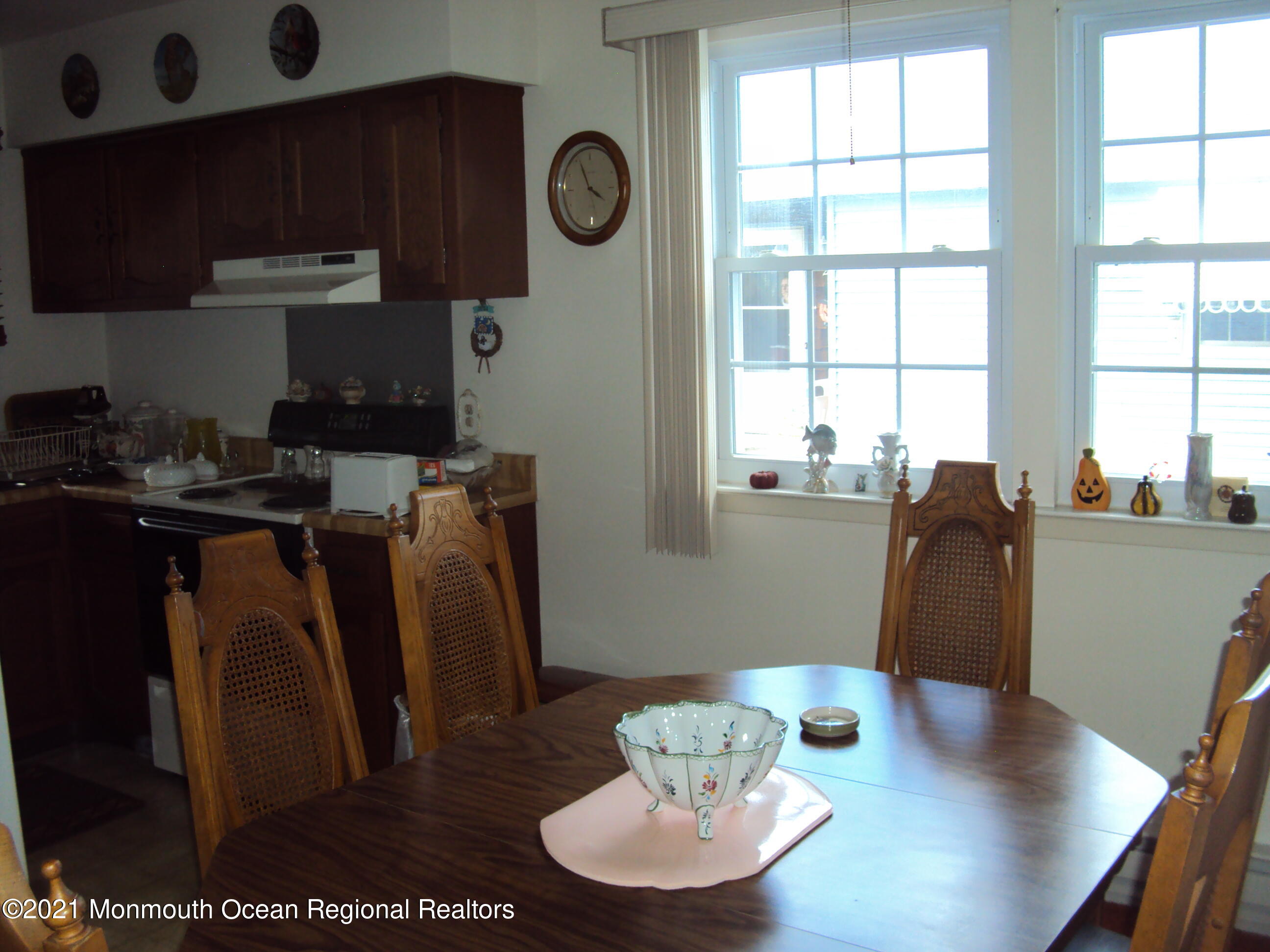 2B Stonybrook Road, Unit C Whiting, NJ 08759 - Photo 8 of 16 a dining room with furniture and window