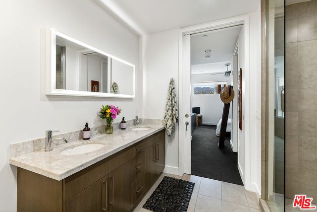 a en suite bathroom with a sink and a mirror