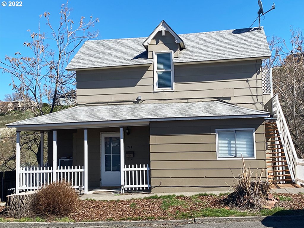 724 Southeast 3rd Street Pendleton, OR 97801 - Photo 1 of 8 a front view of a house with a garden