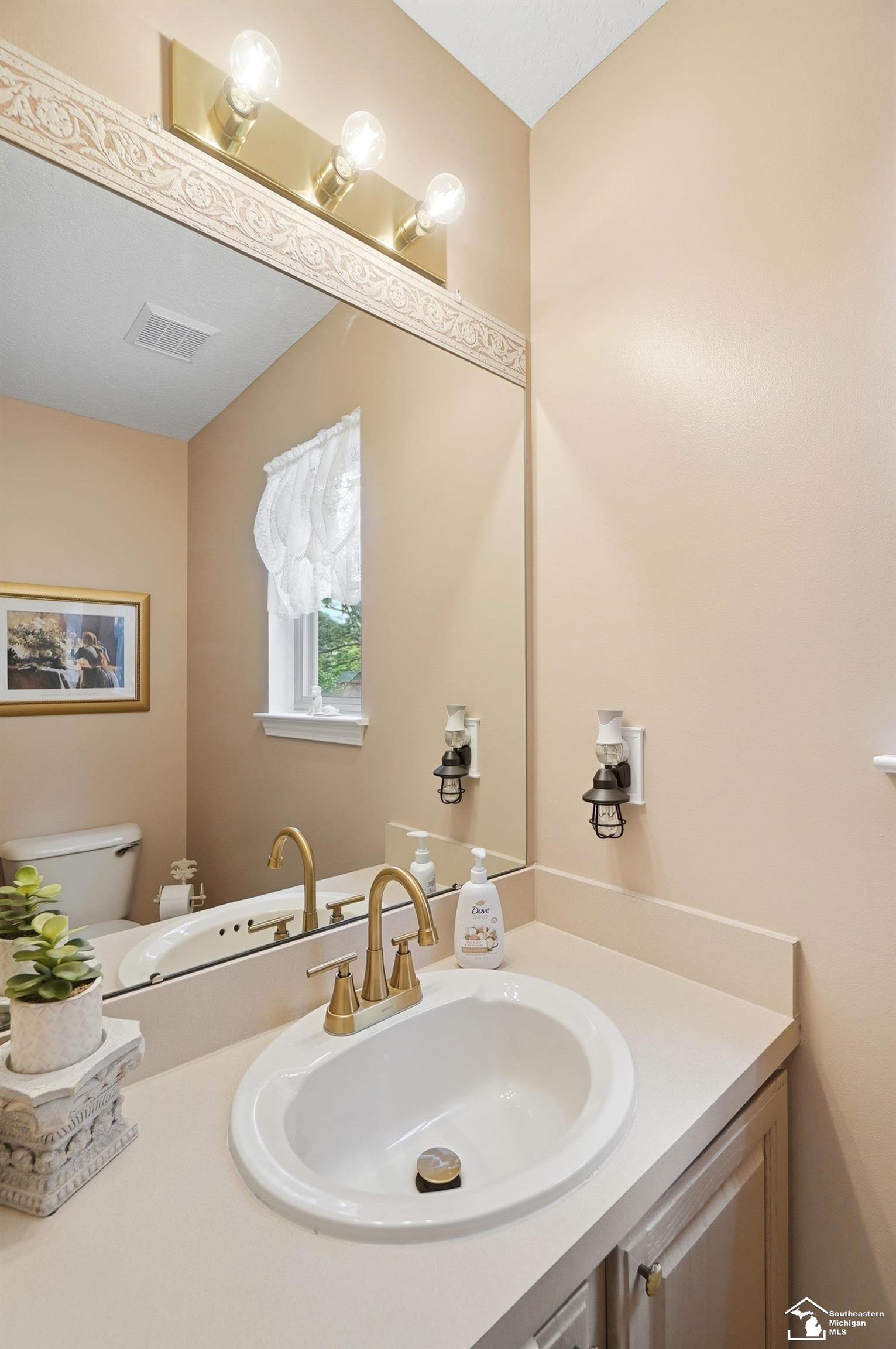 4548 Partridge Lane Newport, MI 48166 - Photo 25 of 62 50212421-f78c1262-08a0-4d9c-8603-a9a37ef85fd2.JPG