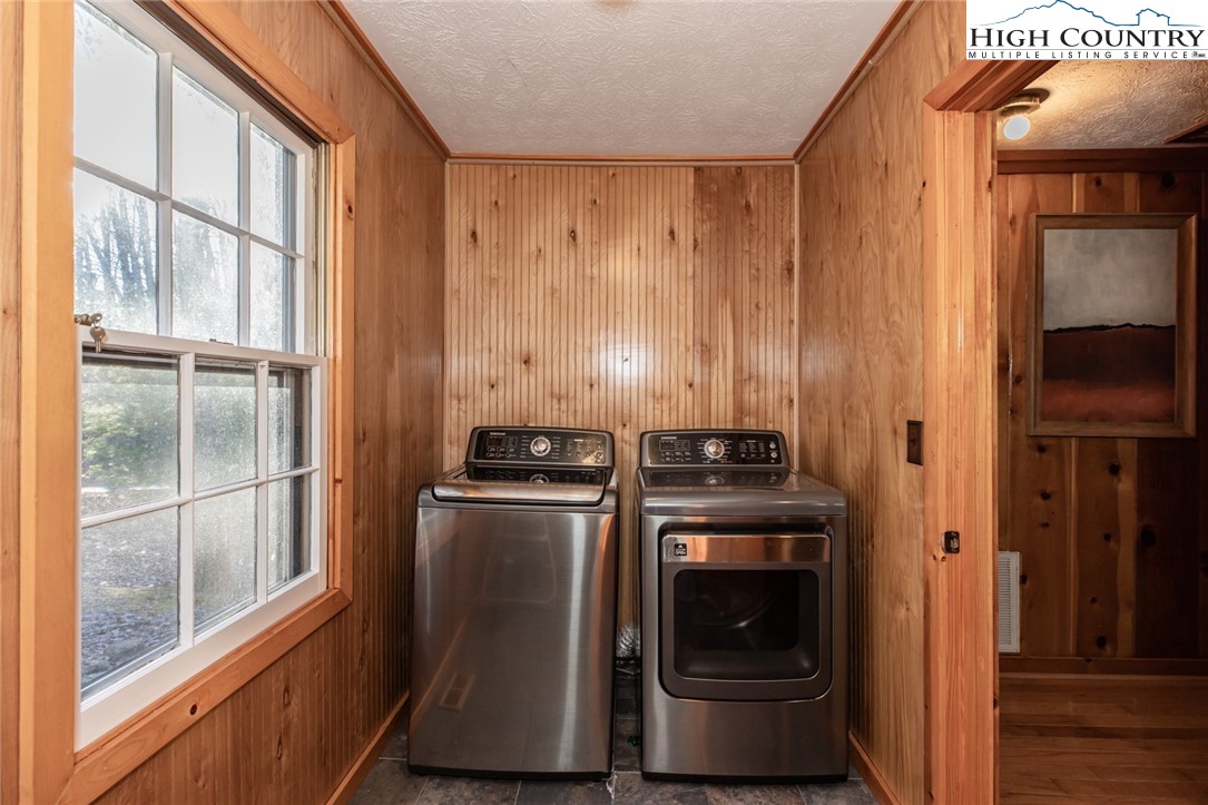 107 Buckshot Ridge Road Deep Gap, NC 28618 - Photo 18 of 30 a kitchen with a stove and a refrigerator