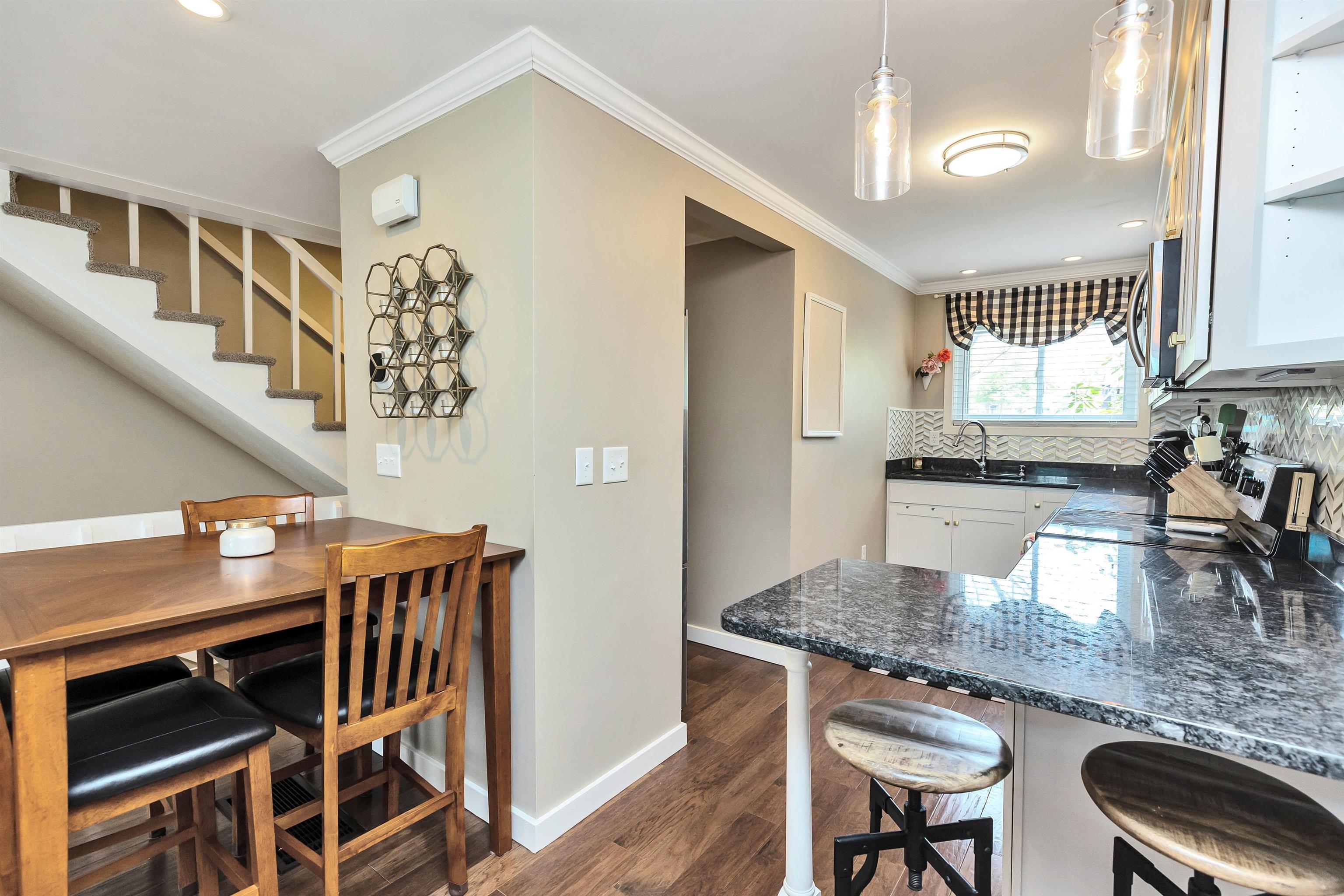 44 Thornhill Road Stratham, NH 03885 - Photo 5 of 36