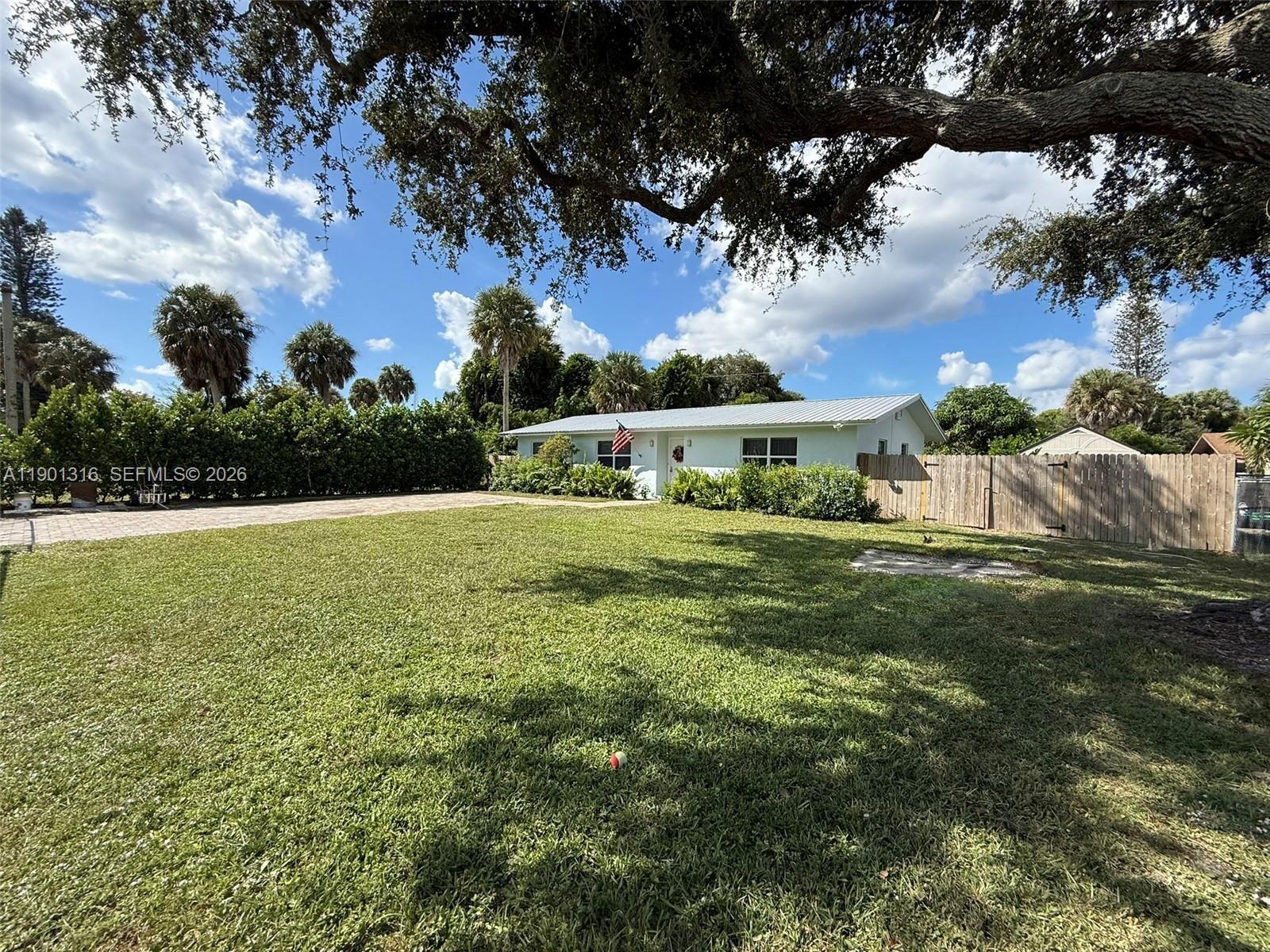 9546 Southwest Adams Avenue Okeechobee, FL 34974 - Photo 2 of 16 a view of house with garden