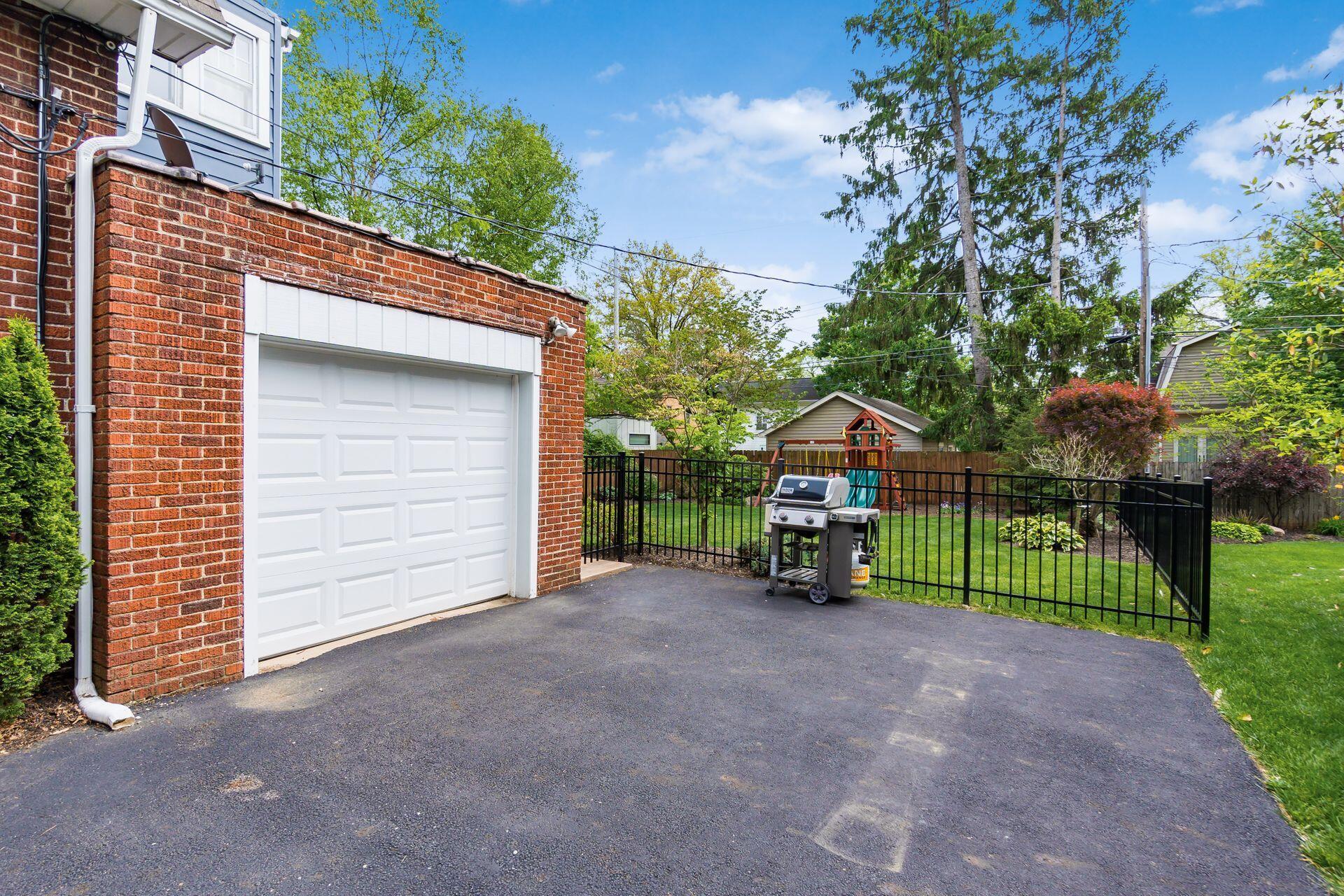 311 Chatham Road Columbus, OH 43214 - Photo 37 of 44 Attached 1 Car Garage