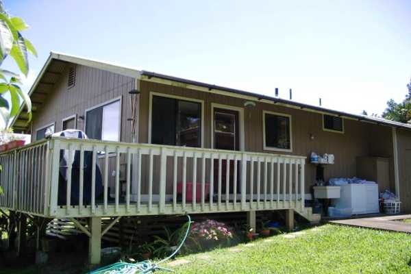 95 A Kawelo Road Haiku, HI 96708 - Photo 2 of 7 a view of a house with backyard and porch