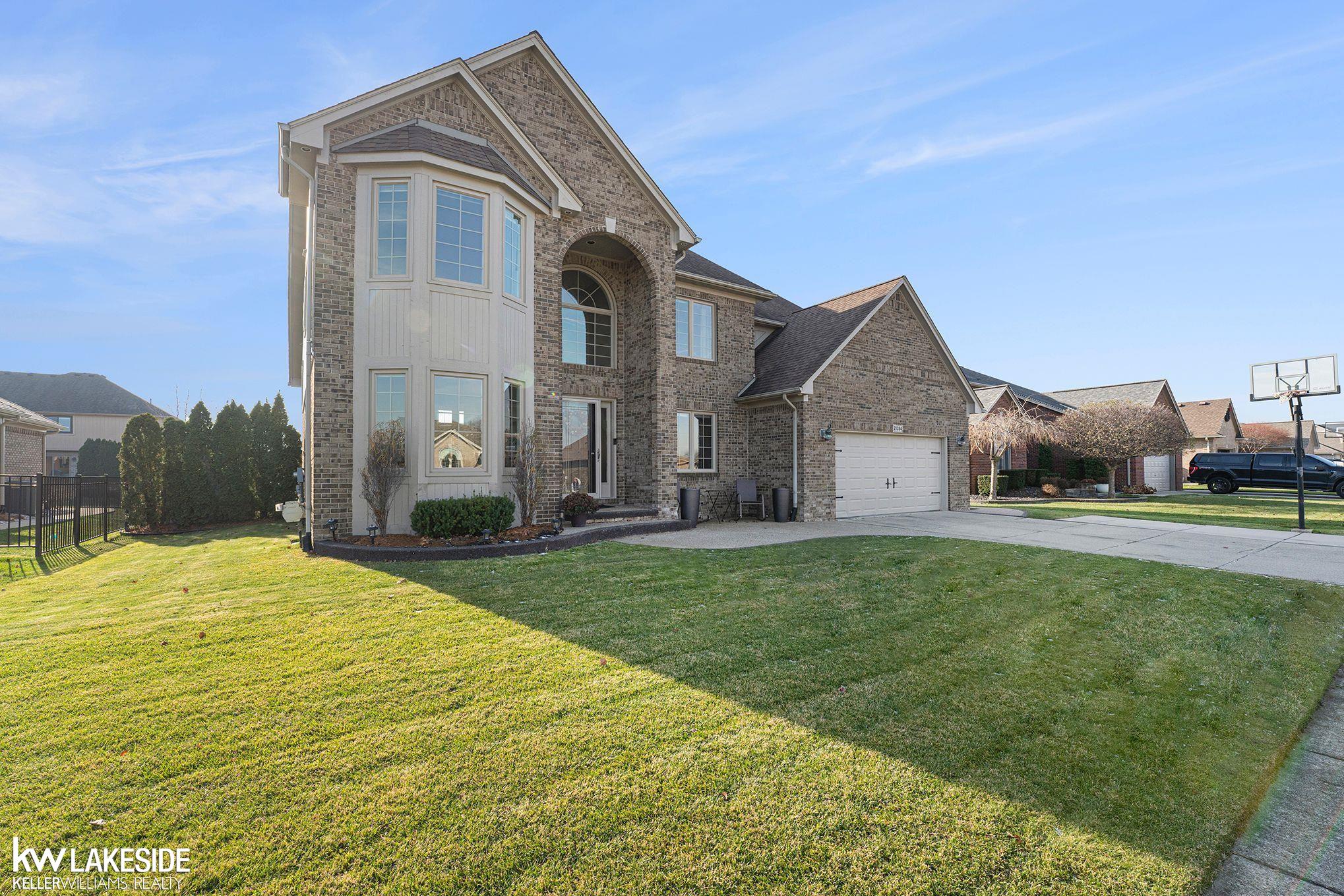 21384 Rome Drive Macomb, MI 48044 - Photo 4 of 36 50096654-3.JPG