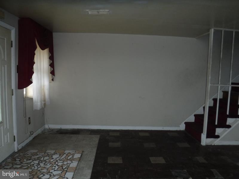 406 Shetland Road Darby, PA 19023 - Photo 4 of 12 LVRM
