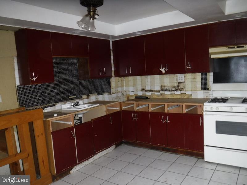 406 Shetland Road Darby, PA 19023 - Photo 6 of 12 KITCHEN