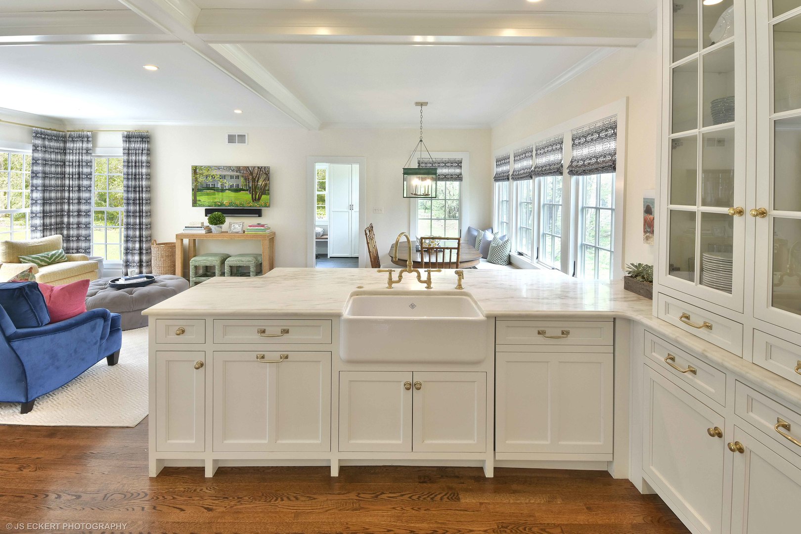 580 Washington Road Lake Forest, IL 60045 - Photo 17 of 46 a bathroom with a sink double vanity and a mirror