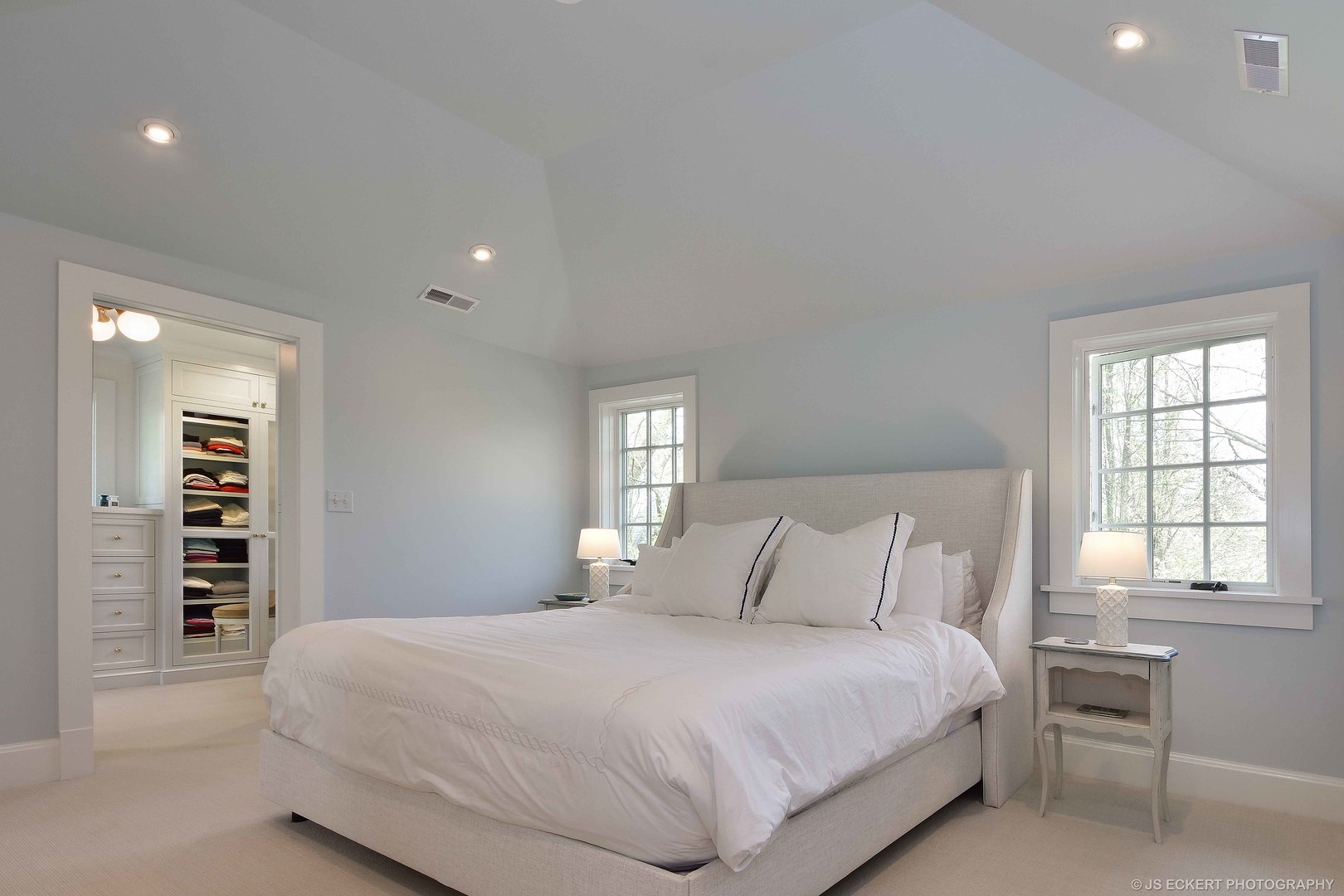 580 Washington Road Lake Forest, IL 60045 - Photo 24 of 46 a bedroom with a bed and a window