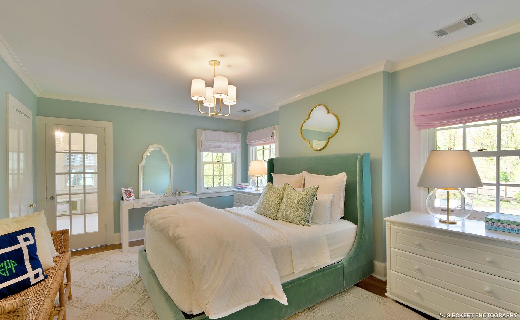 580 Washington Road Lake Forest, IL 60045 - Photo 33 of 46 a bedroom with a bed and window with mirror