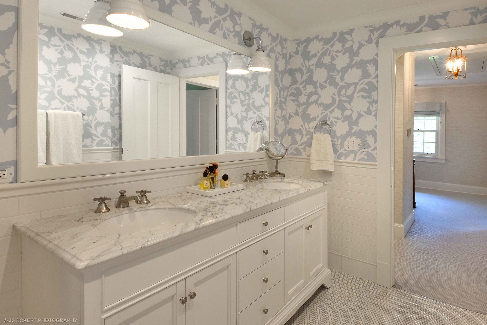 580 Washington Road Lake Forest, IL 60045 - Photo 34 of 46 a bathroom with a sink and a mirror