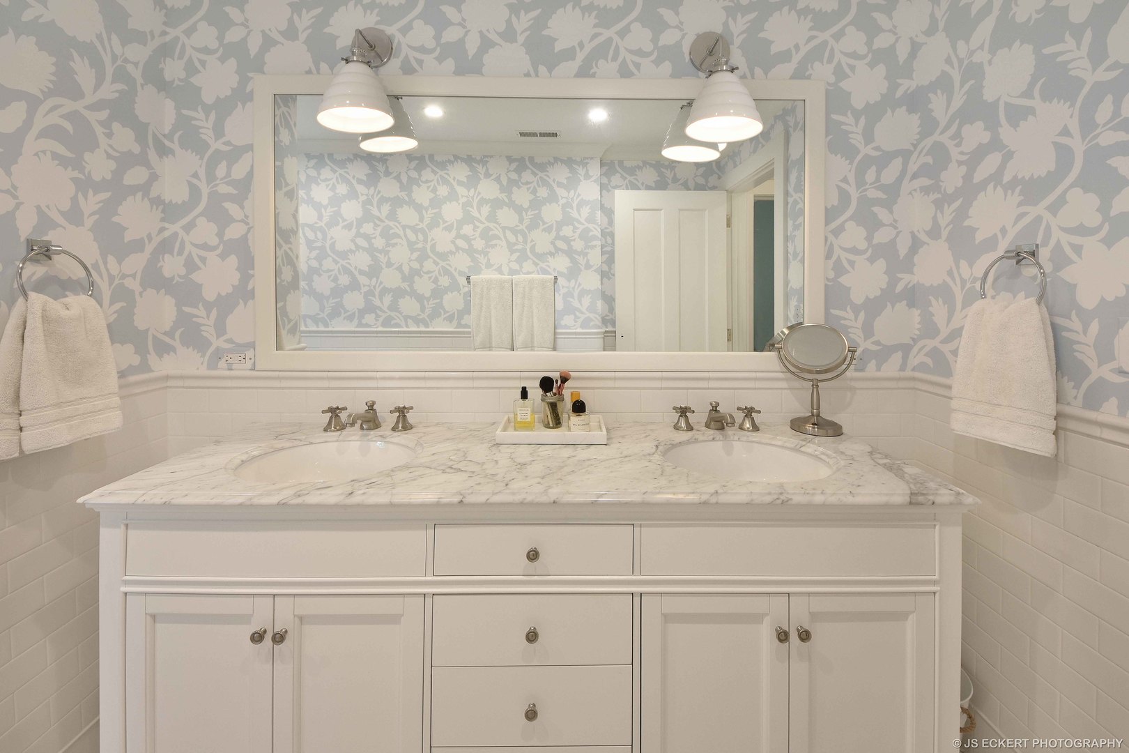 580 Washington Road Lake Forest, IL 60045 - Photo 35 of 46 a bathroom with a sink vanity and a mirror
